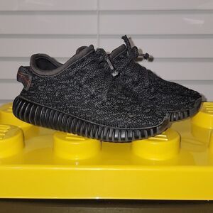 Adidas Yeezy Boost Pirate Black Little Kids TD Size 8